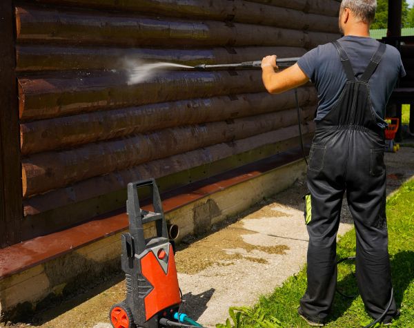 Log Home Pressure Washing in Conway